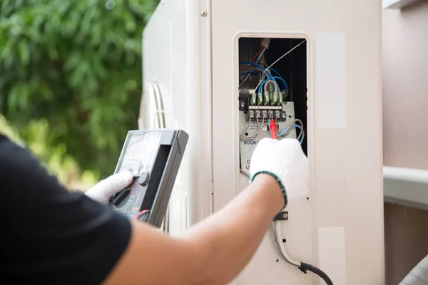 Close Hand Technician Using Measuring Equipment Checking Electric Current Voltage — Stock Photo, Image