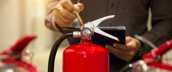 Fire Engineering Checking Pressure Gauge Level Fire Extinguishers Tank Building — Stock Photo, Image