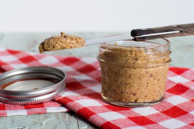 Homemad stoneground hardal