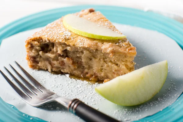 Карамельный десерт из веганского яблока — стоковое фото