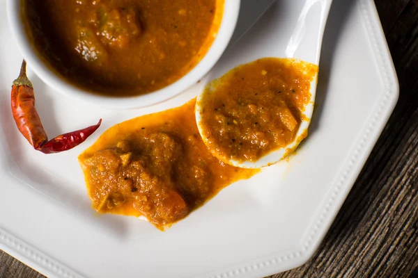 Ekologisk curry krydda såsen salta — Stockfoto