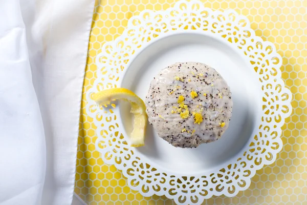 Muffin crostata di semi di papavero al limone freschi — Foto Stock