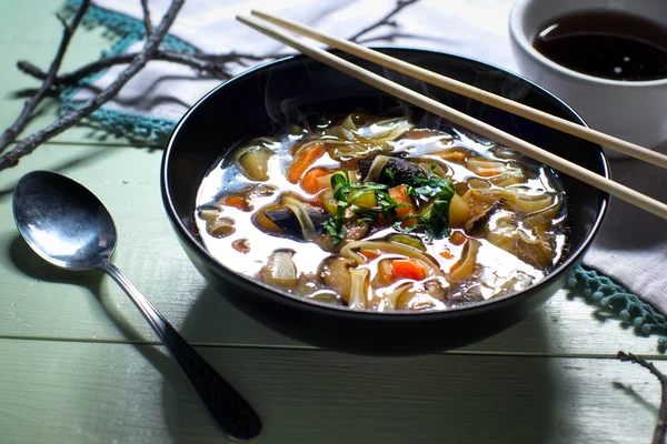 Ázsiai tészta leves zöldség tál Stock Kép