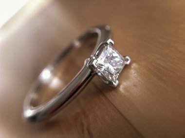 Pırlanta Tektaş yüzük.