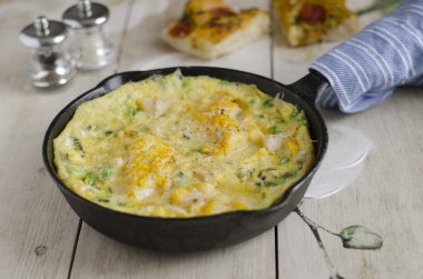 Frittata mezgit balığı ile
