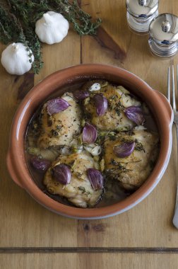 Sarımsaklı tavuk uyluk