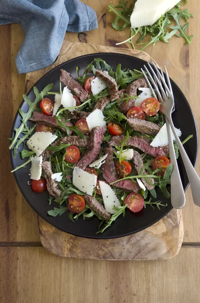 Seared steak salad — Stock Photo, Image