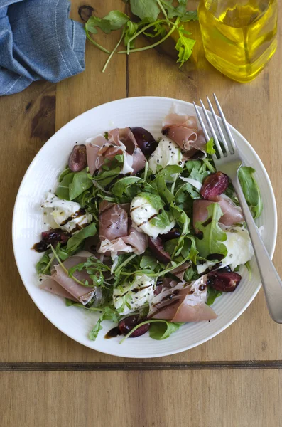 Parma ham and mozzarella salad — Stock Photo, Image