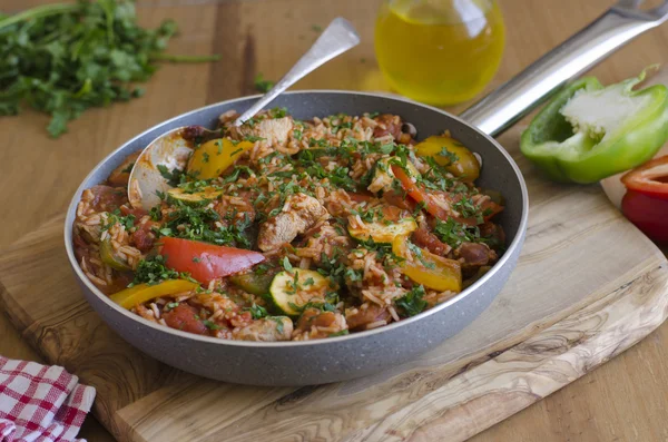 Tavuk ve chorizo jambalaya