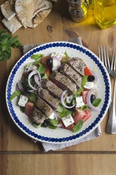 Ελληνική σαλάτα με κρέας — Φωτογραφία Αρχείου