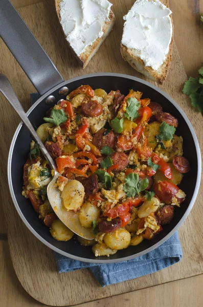 Eggs with chorizo and peppers — Stock Photo, Image