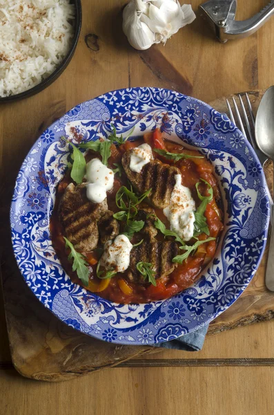 Varkensvlees goulash met rijst — Stockfoto