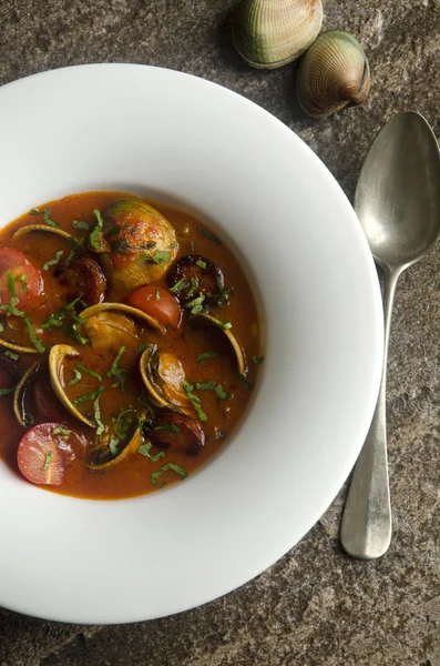 Deniz tarağı ve chorizo çorbası