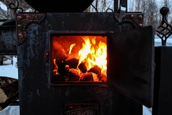 Καύση Ξύλου Ανοιχτό Εξωτερικό Φούρνο Μαγειρέματος — Φωτογραφία Αρχείου