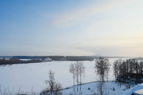 Вид Замерзшую Реку Вятку Солнечный Зимний День Сценический Русский Пейзаж — стоковое фото