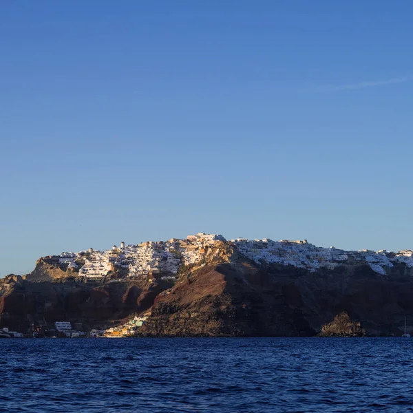 Utsikt Från Havet Oia Uppför Kullen Och Hamnen Santorini Grekland — Stockfoto