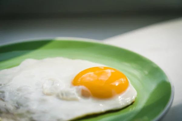 Freshly Cooked Hot Fried Egg Sits Green Plate Healthy Breakfast — Stock Photo, Image