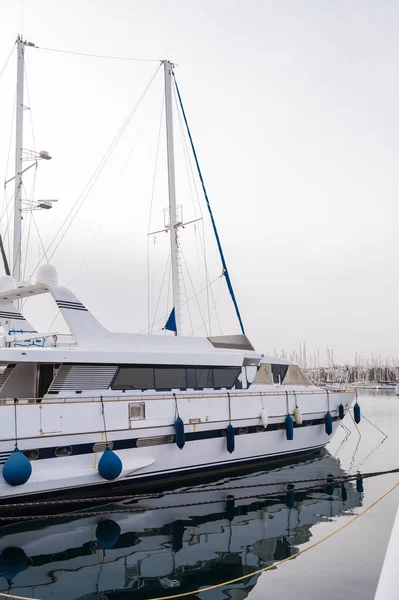 Barco Vela Estacionamento Iate Porto Navegando Iates Brancos Cais Clube — Fotografia de Stock