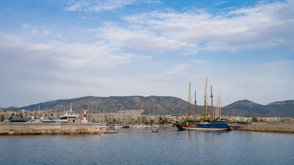 Båtar Parkerar Hamnen Sjöyachtklubben Egeiska Havet Aten Grekland Träfartyg — Stockfoto