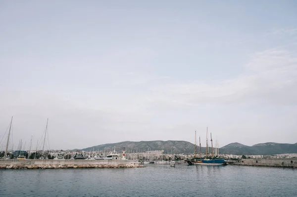 Σκάφη Που Σταθμεύουν Στο Λιμάνι Λέσχη Θαλαμηγών Αιγαίο Αθήνα Ελλάδα — Φωτογραφία Αρχείου