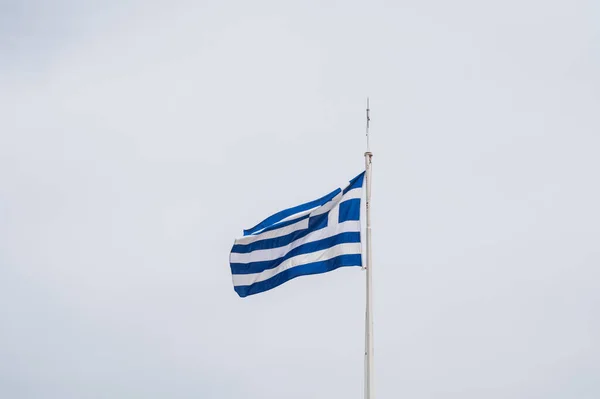 Nationell Flagga Grekland Med Vit Grumlig Himmel Bakgrunden — Stockfoto