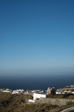 Santorini Adası, Yunanistan 'ın beyaz mimarisi. Ege Denizi Görünümü.