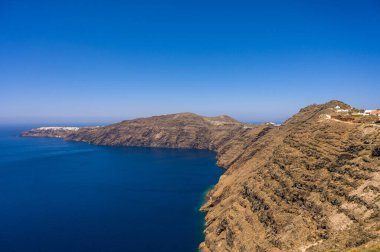 Santorini volkan adası, Yunanistan. Ege Denizi ve Caldera manzarası. Beyaz mimari.
