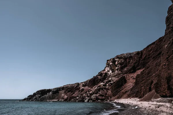 Scenic Landschap Van Rood Zandstrand Buurt Van Akrotiri Dorp Santorini — Stockfoto