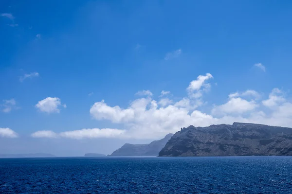 Die Malerische Landschaft Der Ägäis Einem Sonnigen Sommertag Santorin Silhouetten — Stockfoto
