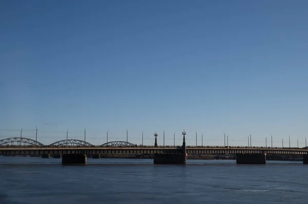 Arquitetura Urbana Ponte Sobre Rio Daugava Cityscape Riga Letónia — Fotografia de Stock