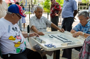 İnsanlar oyun domino