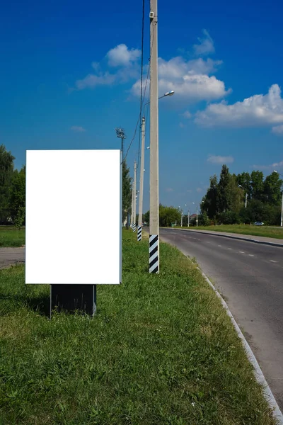Reklam panoları yaz şehrinde taklit edilir.. 