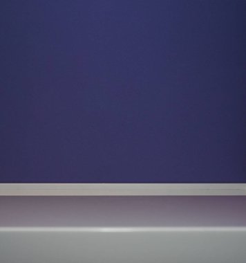 Boş oda, mor duvar çimento dokusu Arka plan