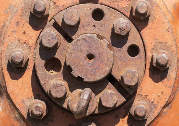 Middle Wheel Old Rusty Tractor Large Rusty Bolts Illuminated Summer — Foto de Stock