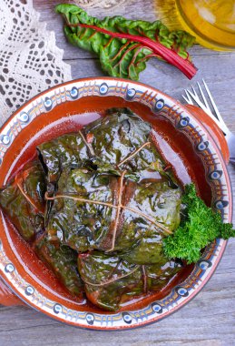 Doldurulmuş pazı yaprağı