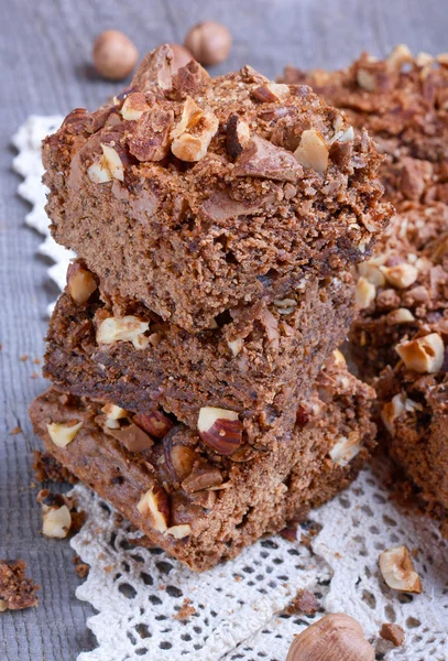 Chokladkaka med nötter — Stockfoto