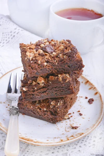 Bolo de chocolate com nozes — Fotografia de Stock