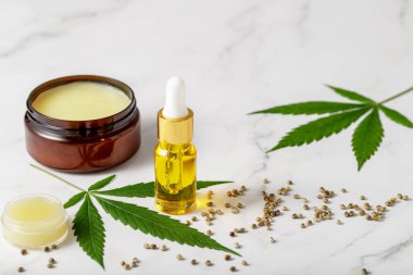Eklemler ve kaslar için kenevir merhemi ve gevşetici CBD serumu kenevir tohumu yağı kas iskeleti sisteminin tedavisinde bir kompleks olarak kullanılır.