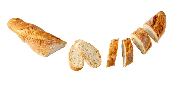 Snijd Vers Gebakken Brood Tarwestokbrood Vliegen Geïsoleerd Witte Achtergrond — Stockfoto