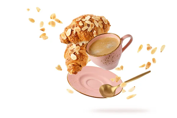 Croissants Almendras Recién Horneadas Con Migas Nueces Café Caliente Taza — Foto de Stock