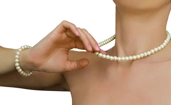 Mooie parel sieraden op een lichaam van de vrouw — Stockfoto