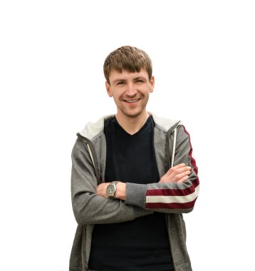 Neşeli genç bir adam, beyaz arka planda izole edilmiş.