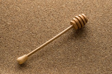 ahşap zemin üzerine bal ayı