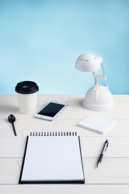 ofis masaları ve ekipmanları