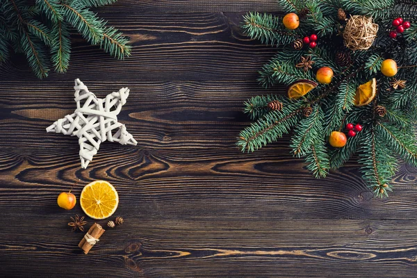 Decoración de Navidad en mesa de madera — Foto de Stock