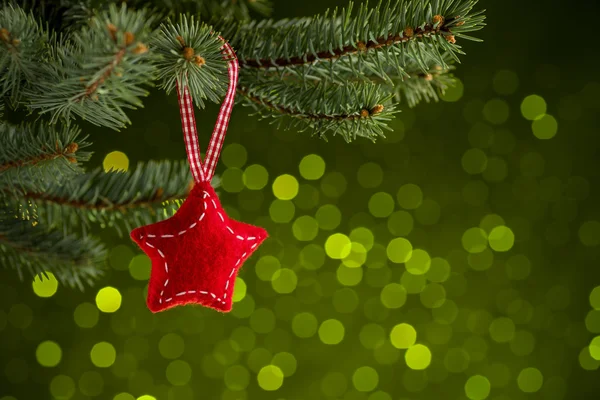 Decoração de Natal em terreno de panificação verde — Fotografia de Stock