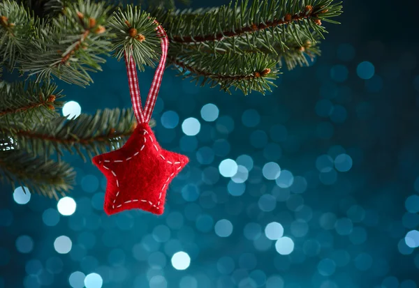 Kerst decoratie op blauwe achtergrond — Stockfoto