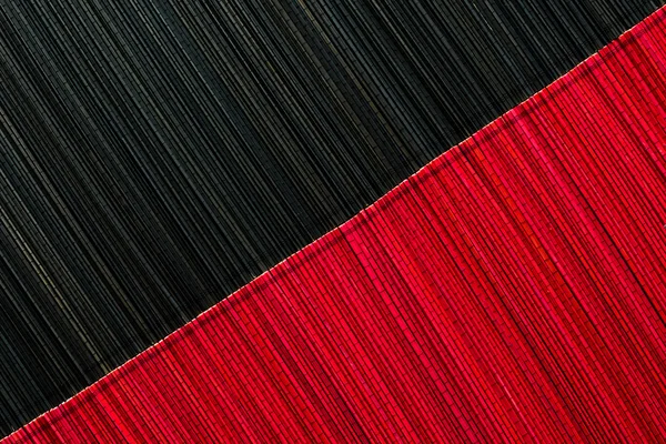 Vermelho e preto esteira de bambu textura ou fundo — Fotografia de Stock