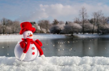 Kardan adam ve kış manzara içinde belgili tanımlık geçmiş