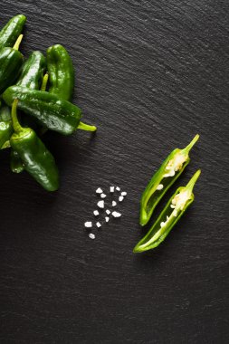 Ham gizemli de padron üzerinde siyah arka plan Üstten Görünüm